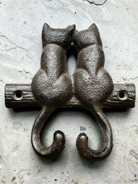 Cast Iron Double Cat Wall Hook in Dark Bronze